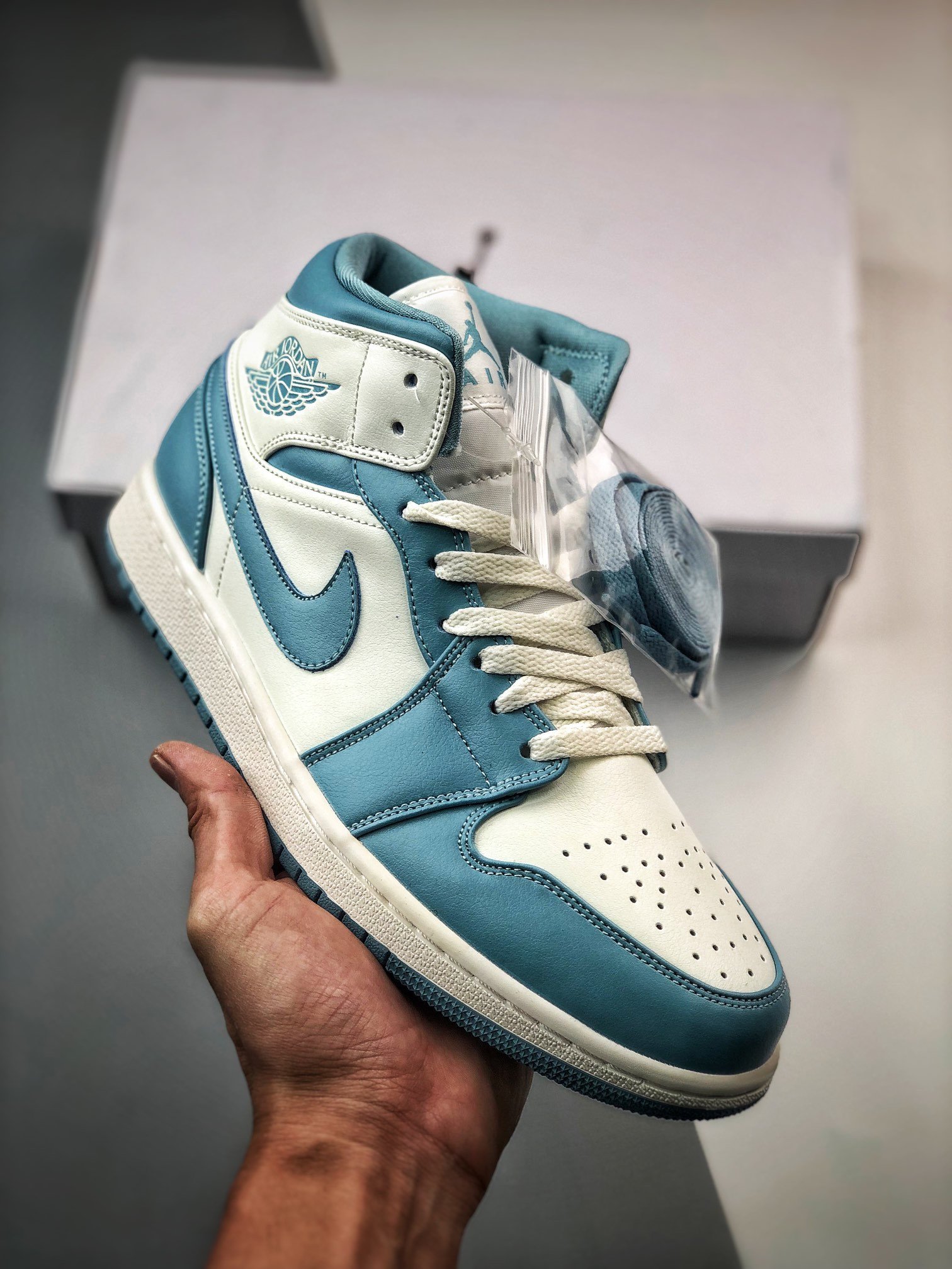 Air Jordan 1 Mid UNC White/Powder Blue BQ6472-141