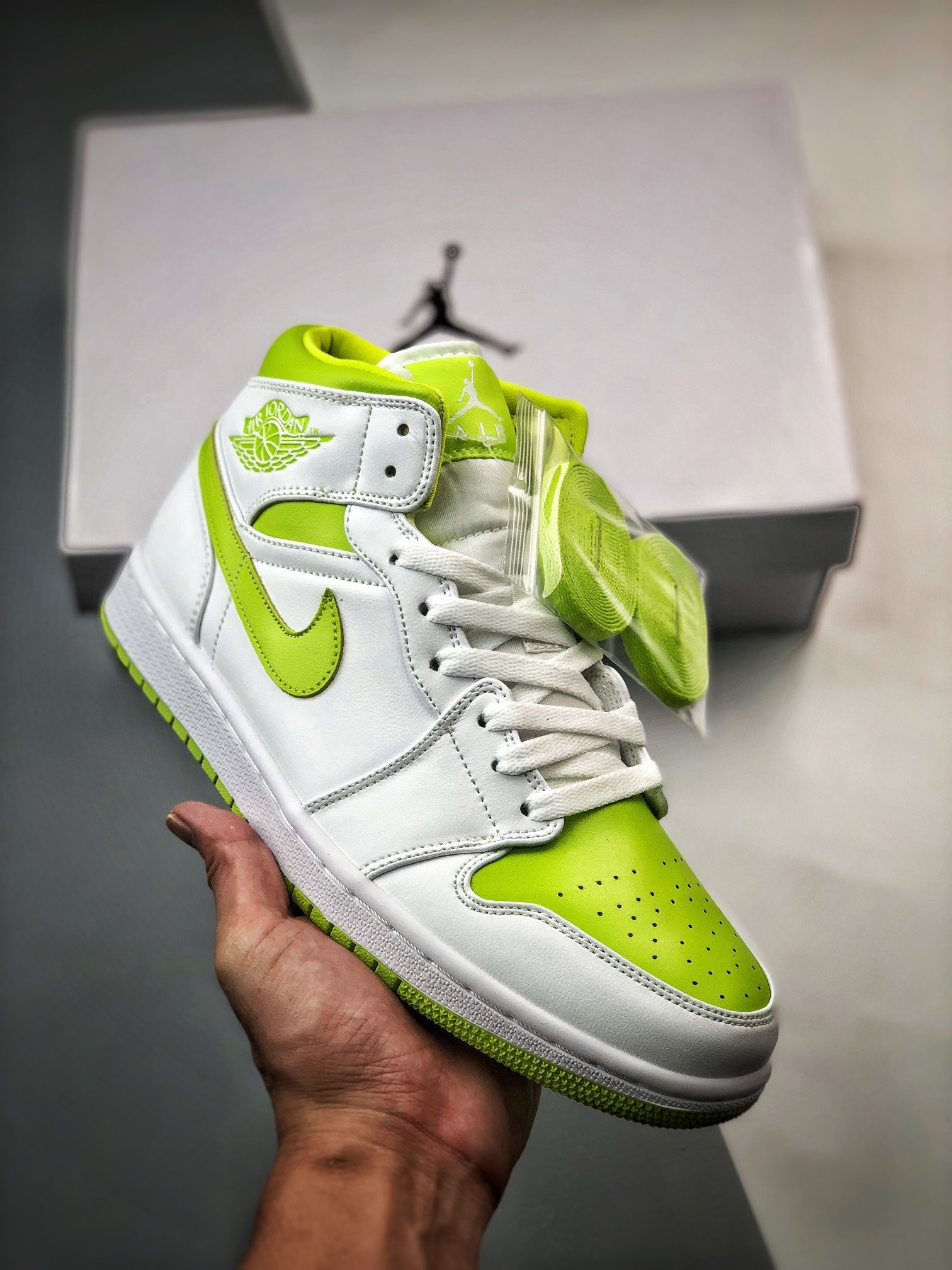 Air Jordan 1 Mid White/Lime BQ6472-131