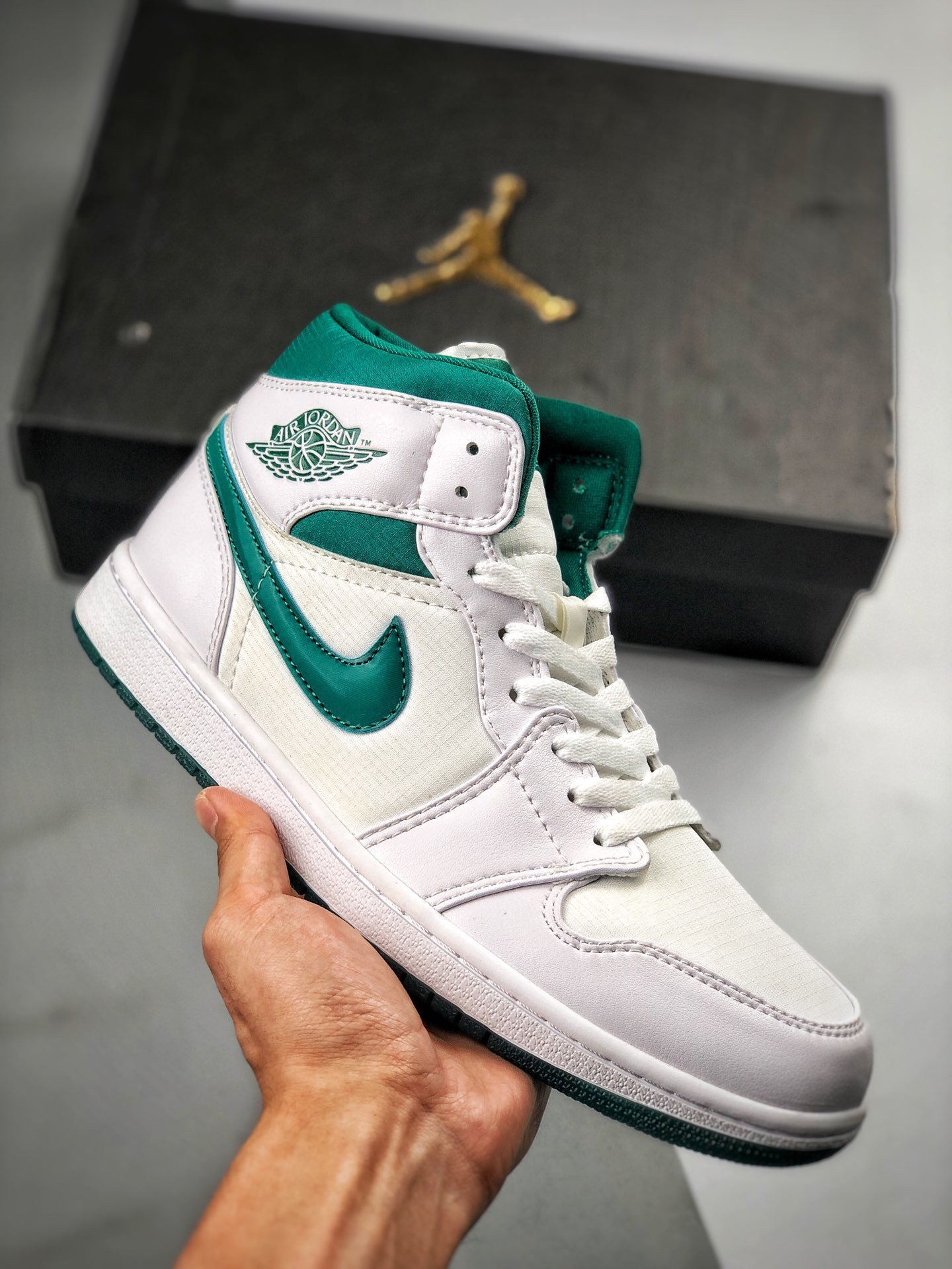 Air Jordan 1 Mid White/Mystic Green CD6759-103