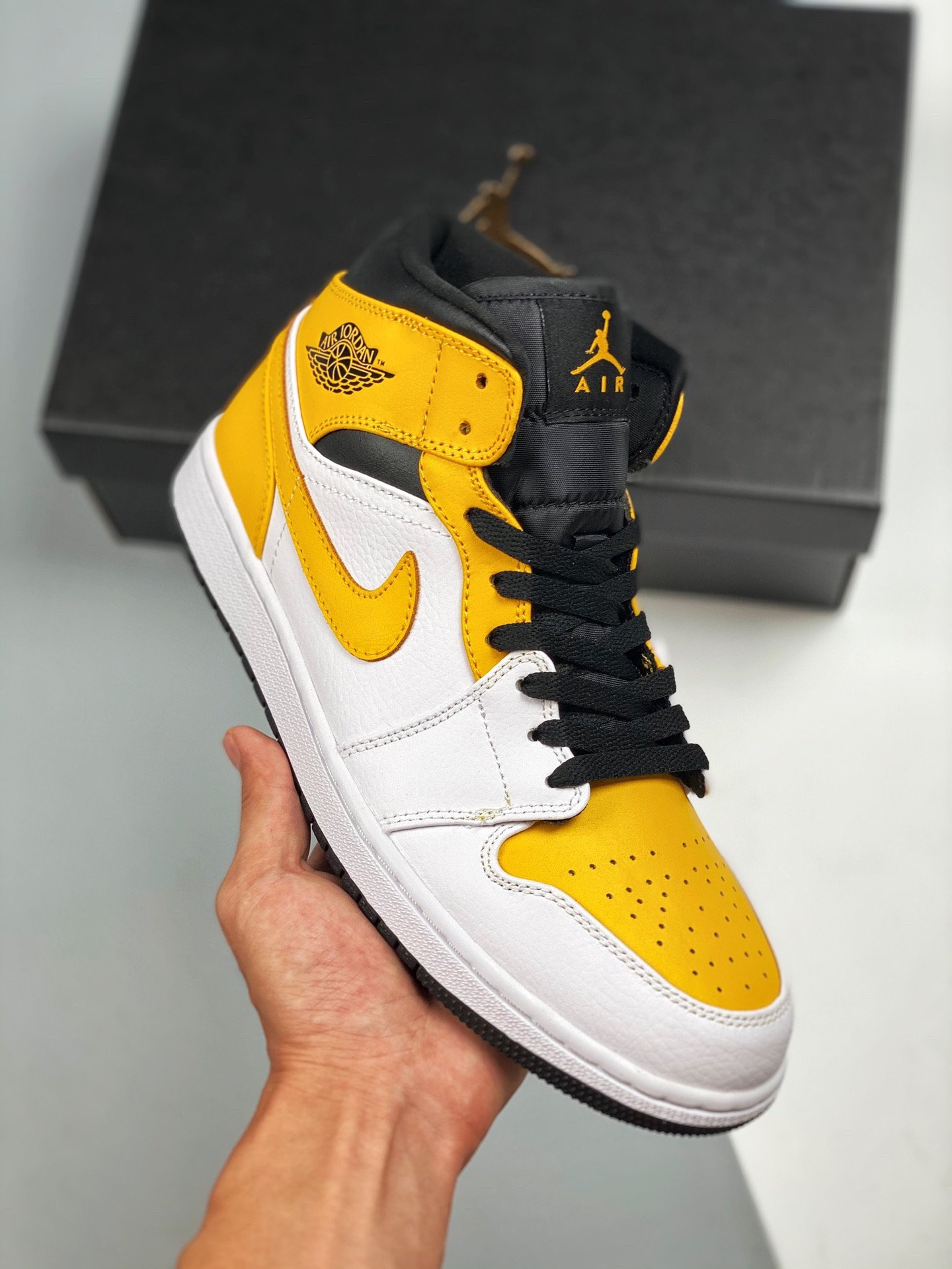 Air Jordan 1 Mid White/University Gold-Black 554724-170