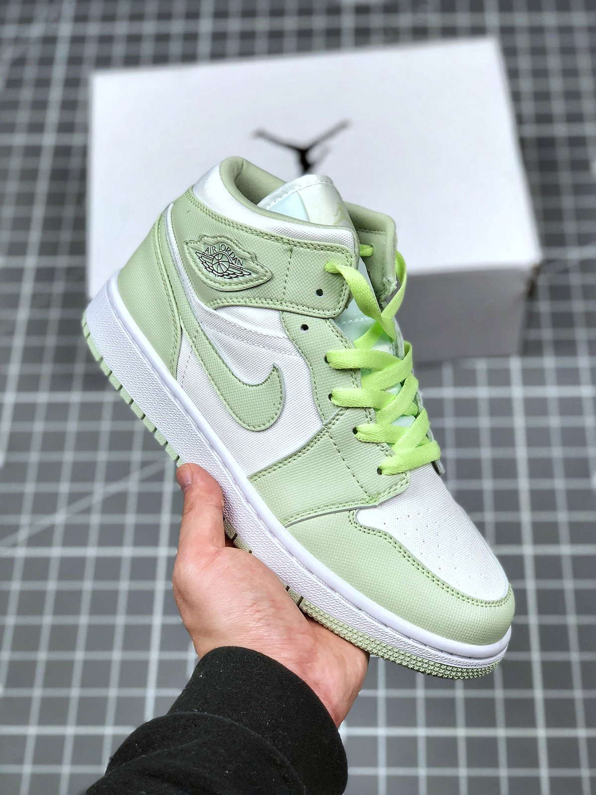 Air Jordan 1 Mid WMNS White/Spruce Aura CV5280-103
