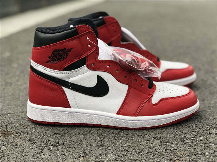 Air Jordan 1 Retro Chicago (2015)