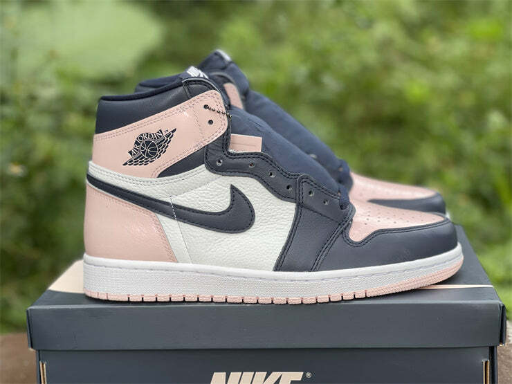 Air Jordan 1 Retro High OG Atmosphere (W)