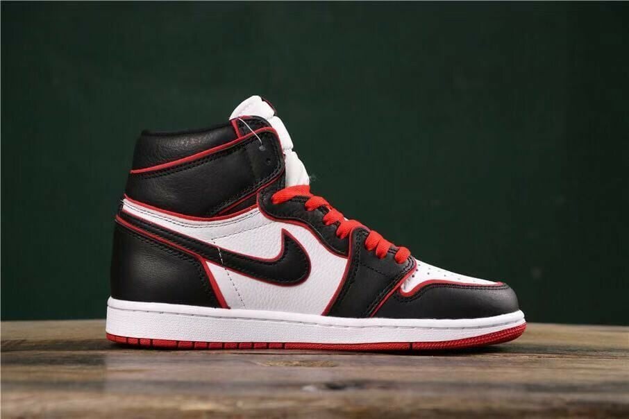 Air Jordan 1 Retro High OG Bloodline Black Gym Red White 555088-062 Men size 7 - 11 US