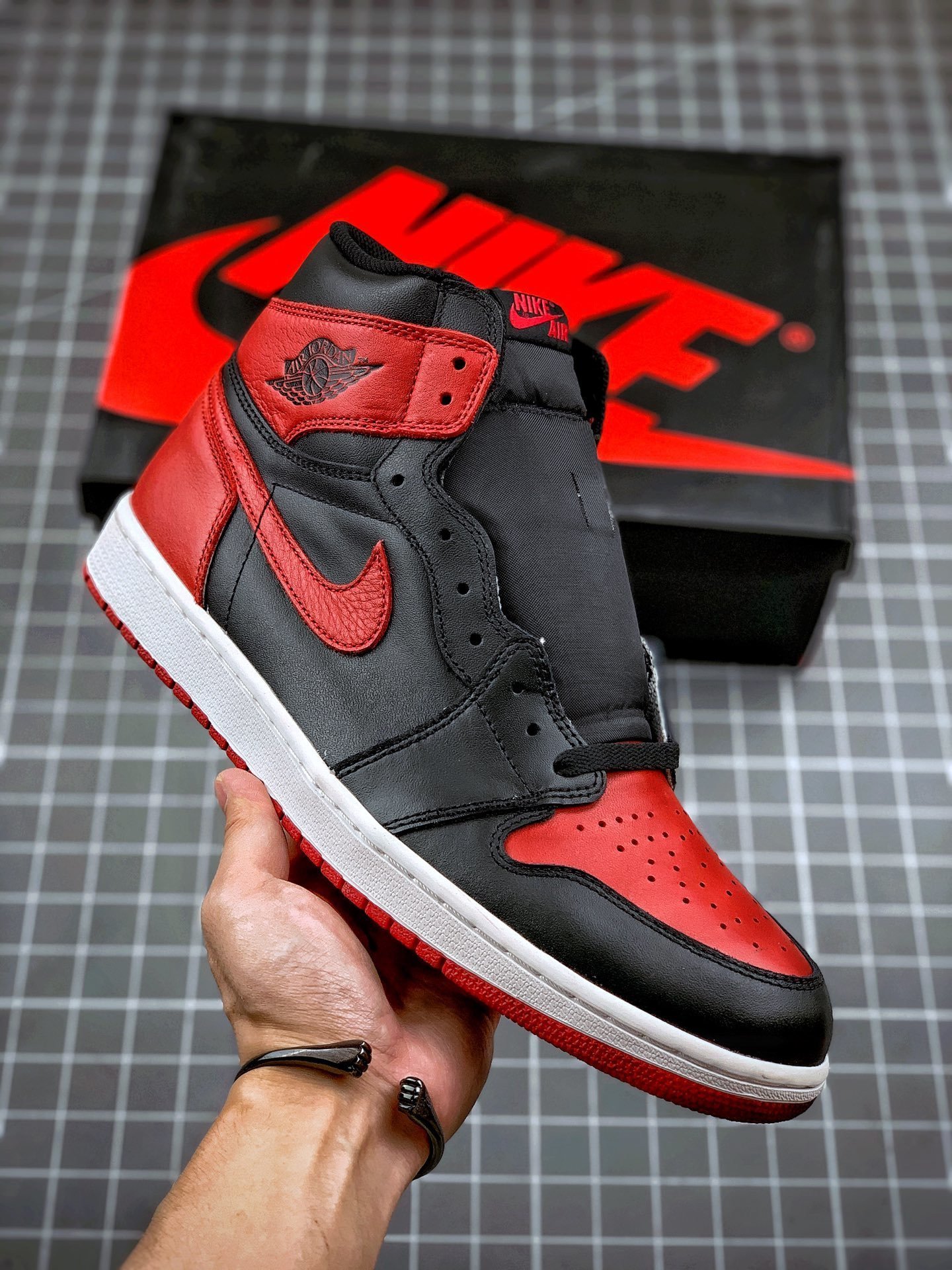Air Jordan 1 Retro High OG 'Bred 2016' Black/Varsity Red-White 555088-001