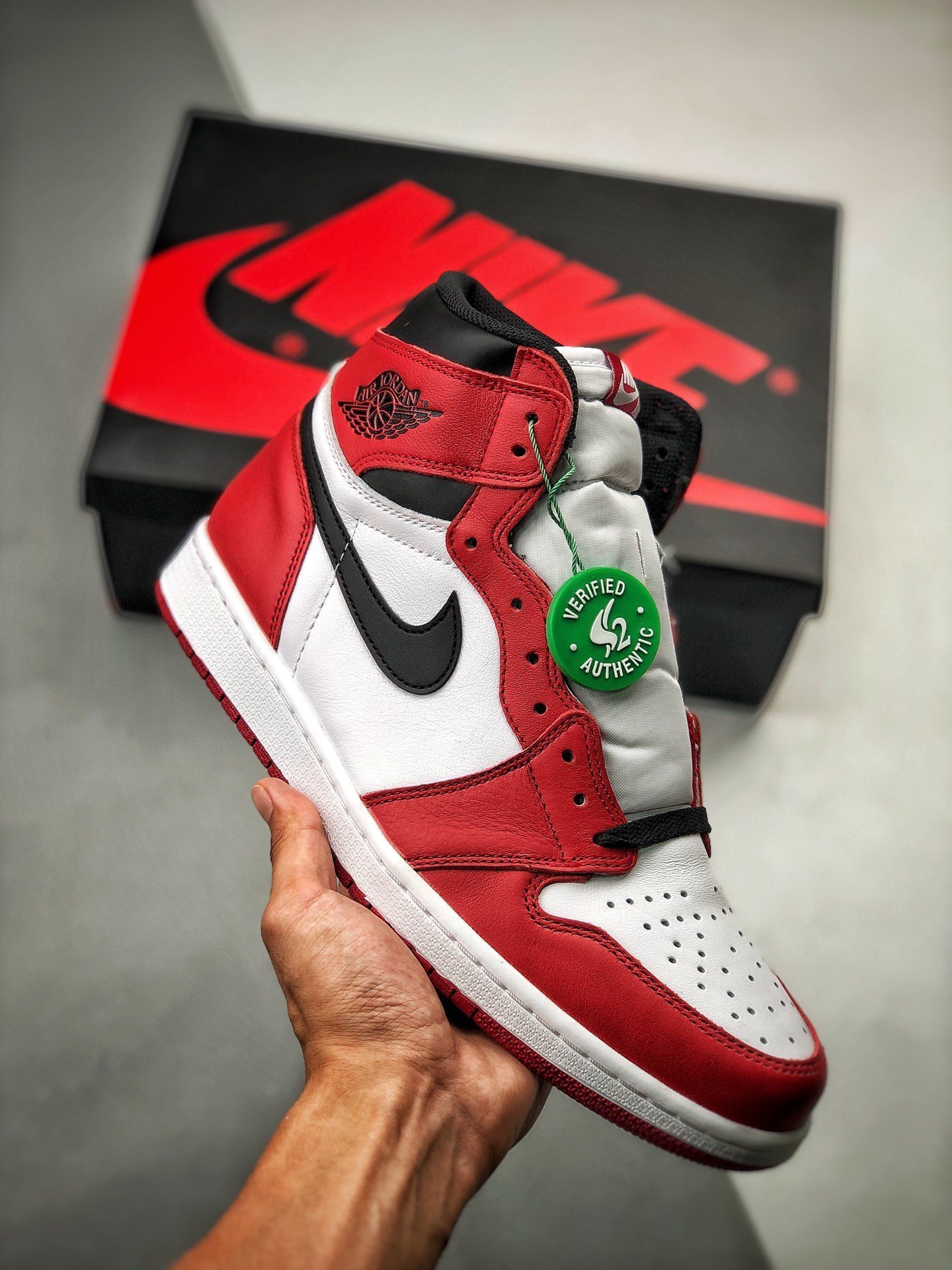 Air Jordan 1 Retro High OG Chicago White/Black-Varsity Red 555088-101