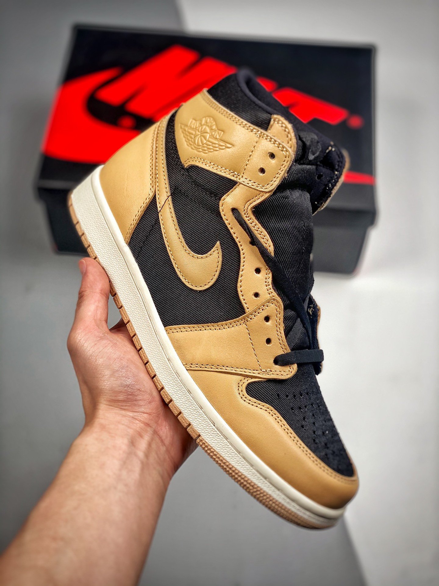 Air Jordan 1 Retro High OG "Heirloom" Vachetta Tan/Black/Sail 555088-202