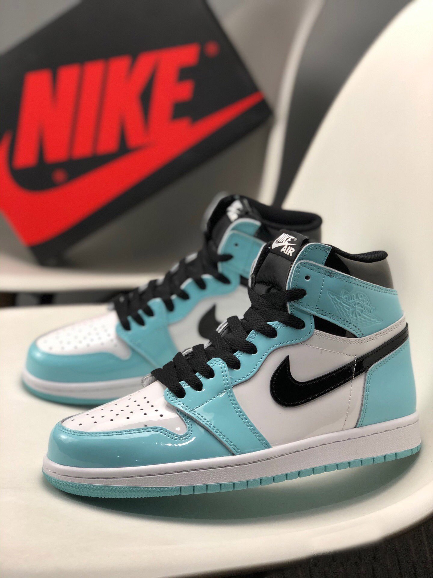 Air Jordan 1 Retro High OG Patent Leather White/Aurora-Black
