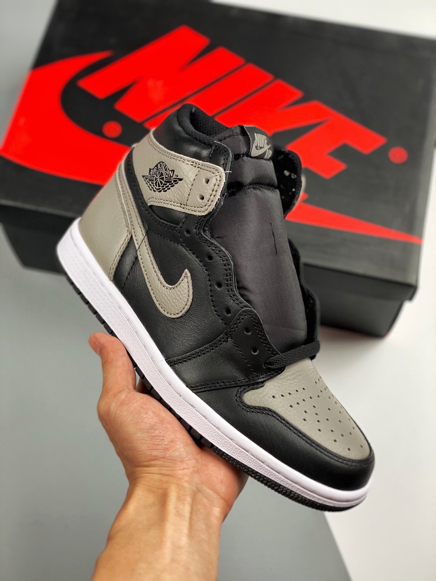 Air Jordan 1 Retro High OG Shadow Black/Medium Grey-White 555088-013