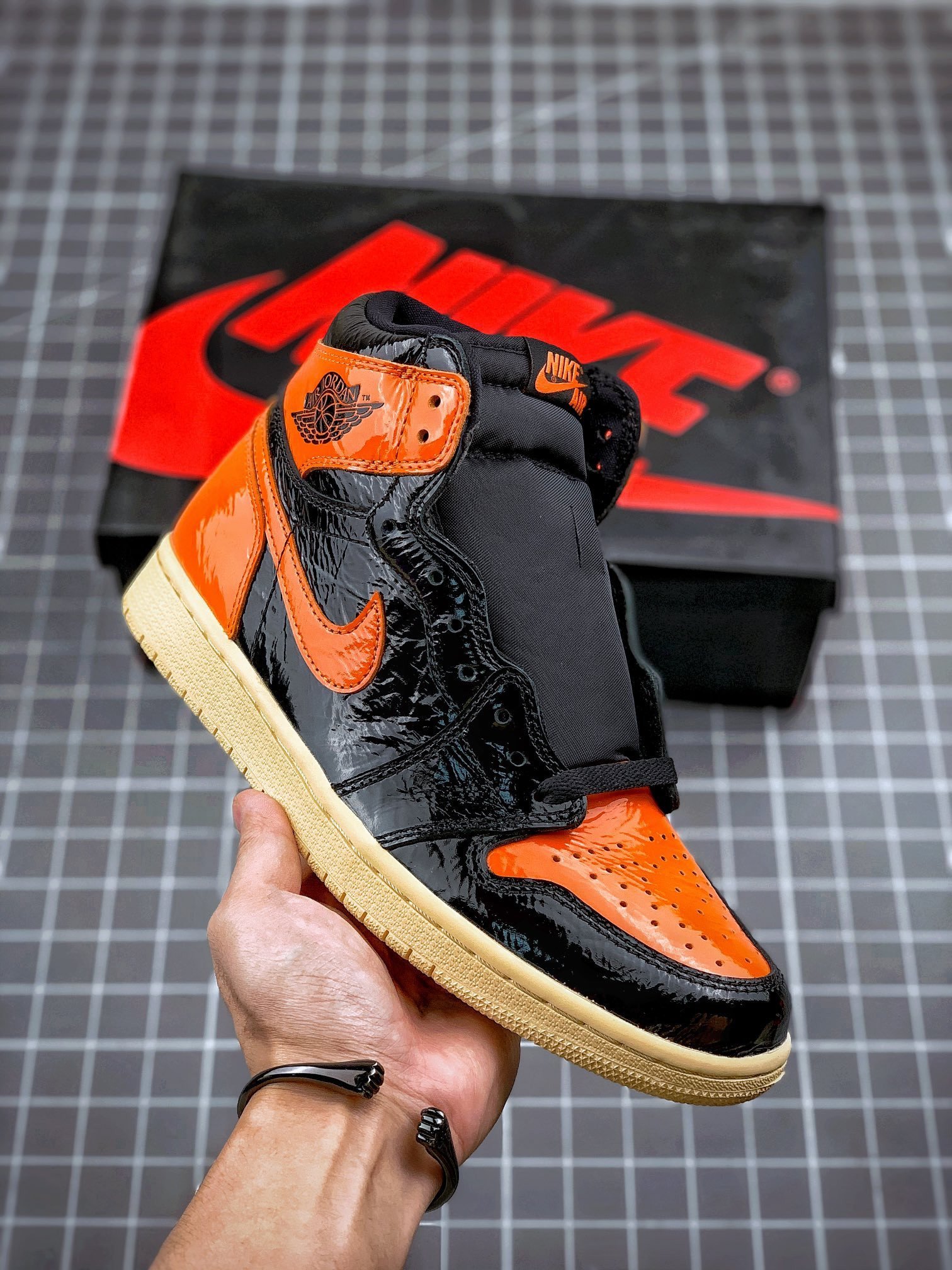 Air Jordan 1 Retro High OG Shattered Backboard 3.0 555088-028