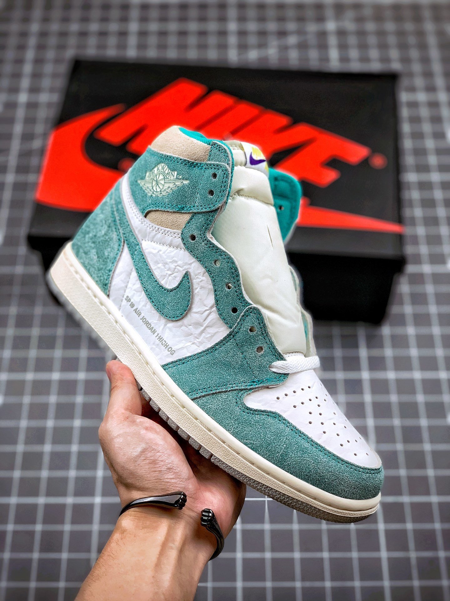 Air Jordan 1 Retro High OG Turbo Green 555088-311