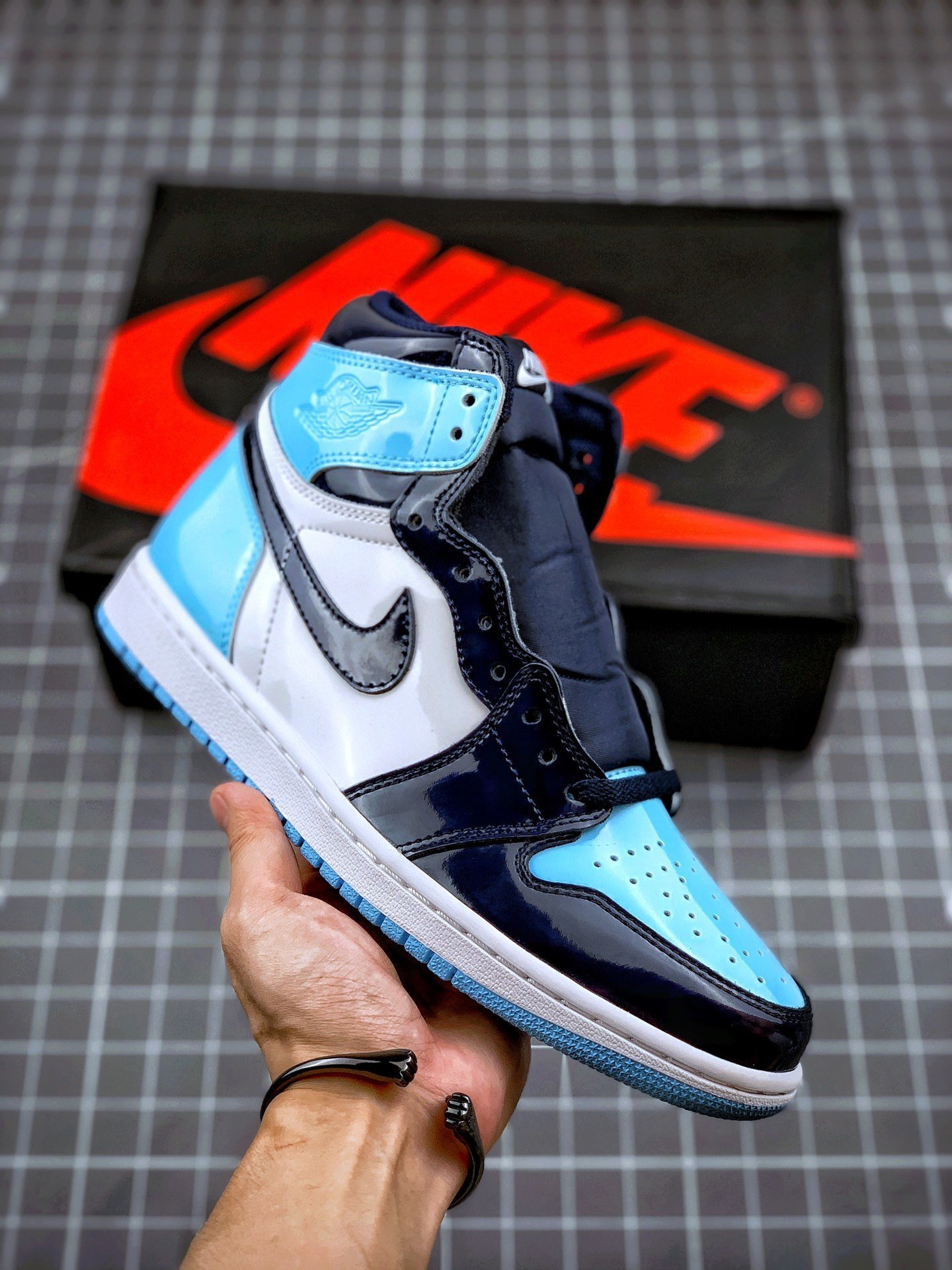 Air Jordan 1 Retro High OG UNC Patent CD0461-401