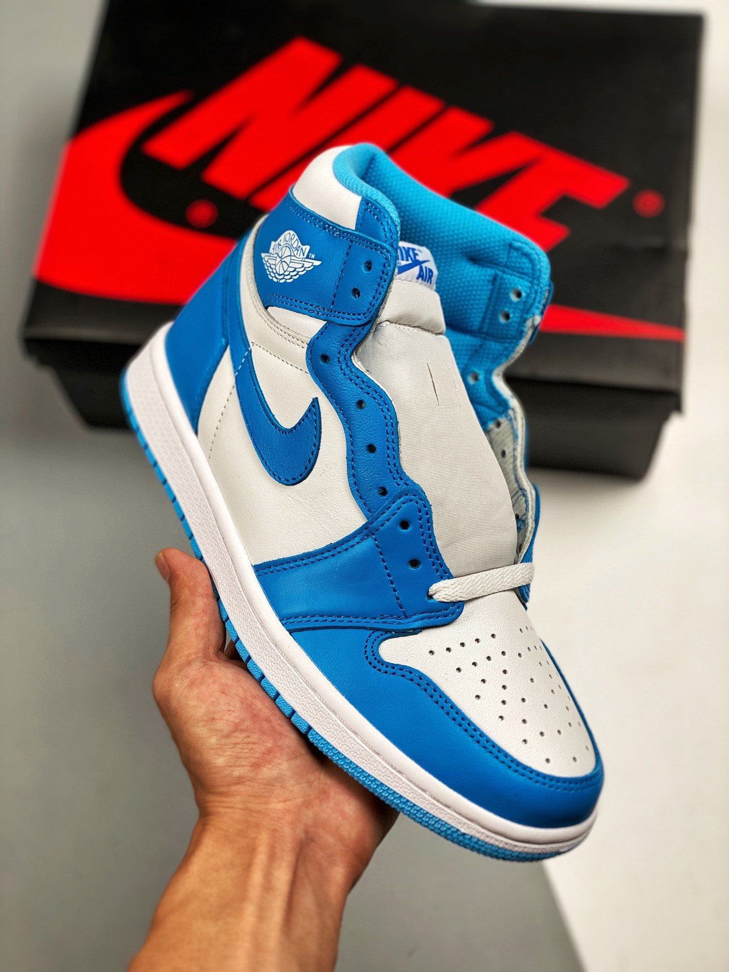 Air Jordan 1 Retro High OG UNC White/Light Powder Blue 555088-117
