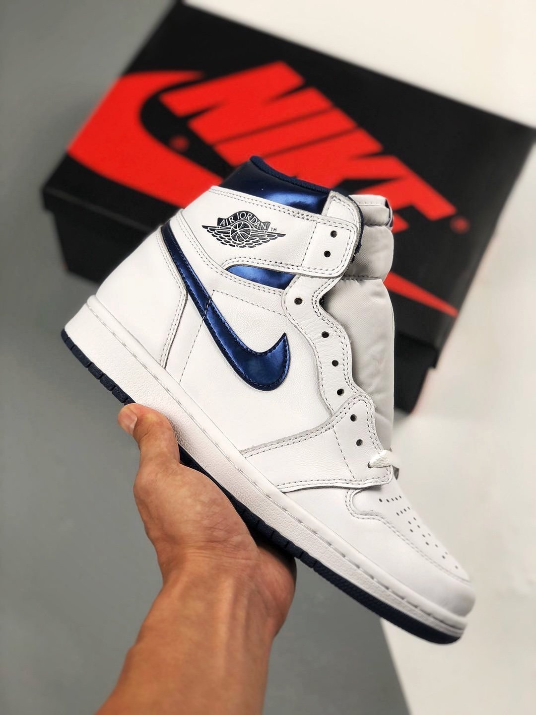 Air Jordan 1 Retro High OG White/Midnight Navy 555088-106