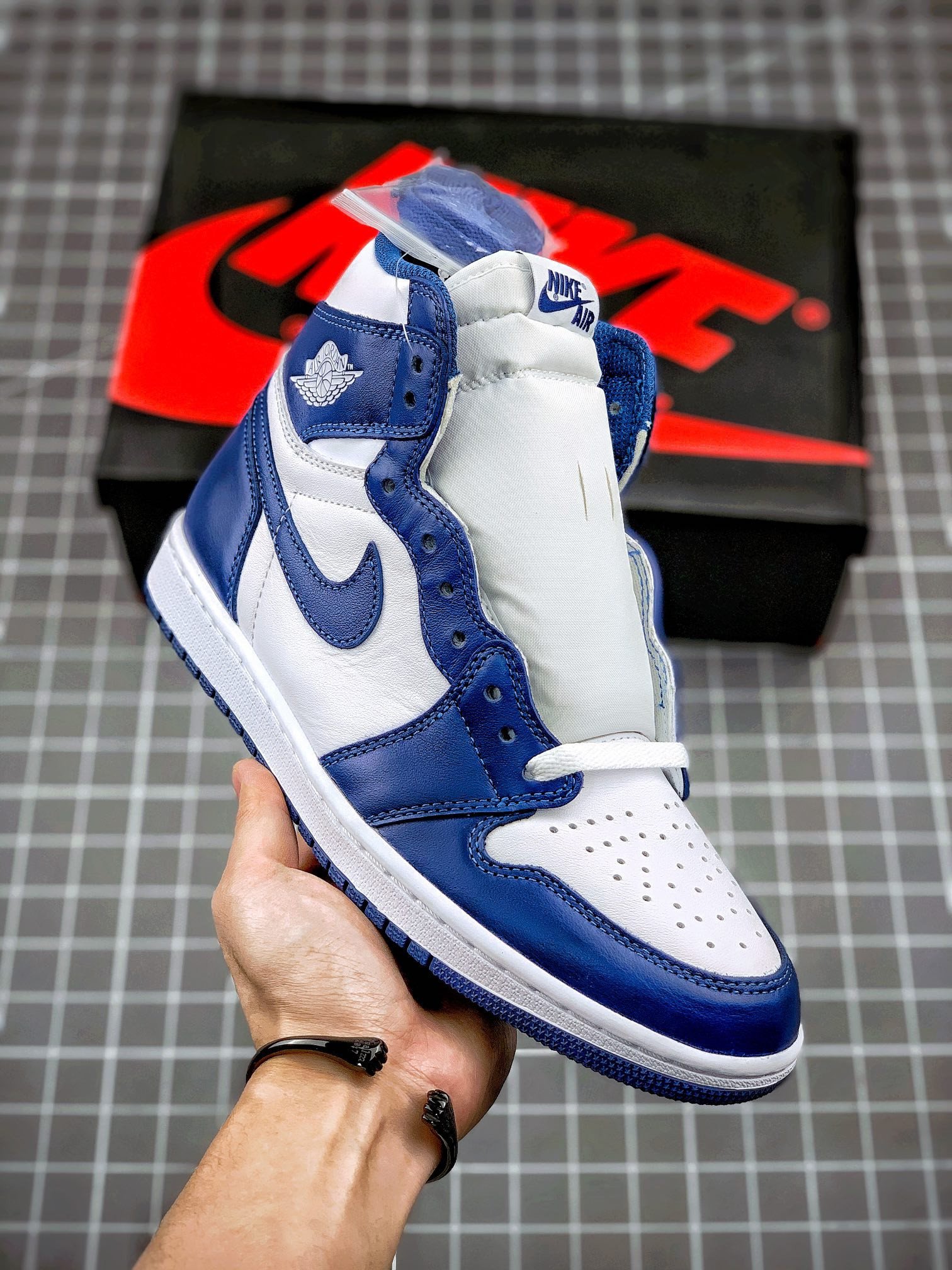 Air Jordan 1 Retro High OG White/Storm Blue 555088-127