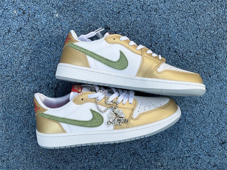 Air Jordan 1 Retro Low OG 'Chinese New Year - Year of the Dragon' FQ6593-100
