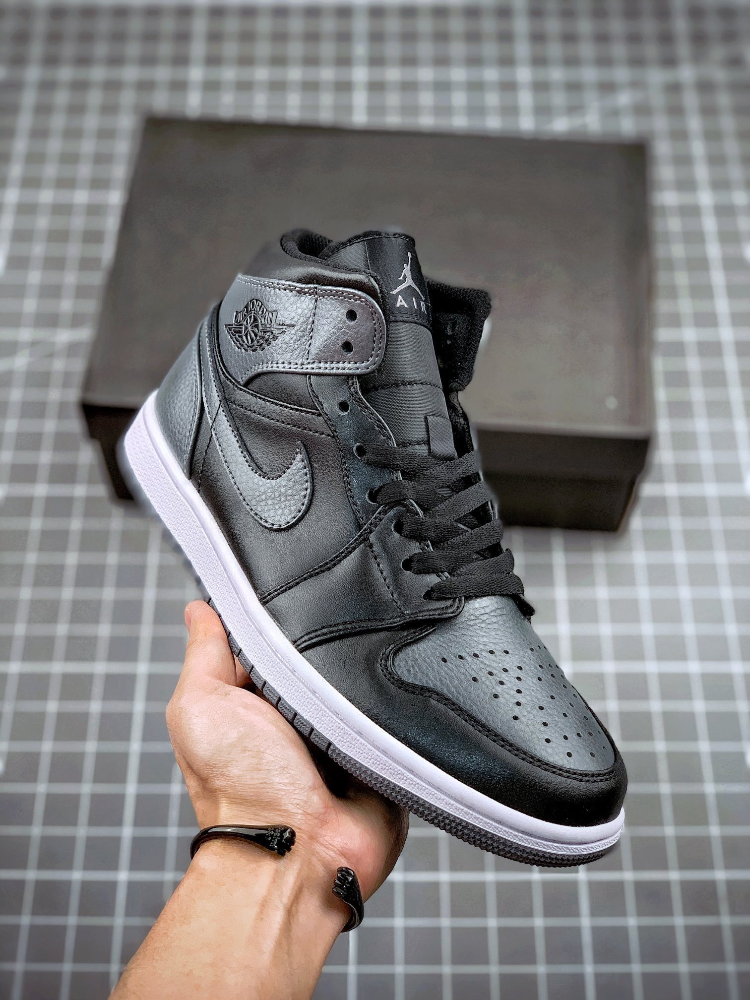 Air Jordan 1 Retro Mid 'Black Dark Grey' 554724-041