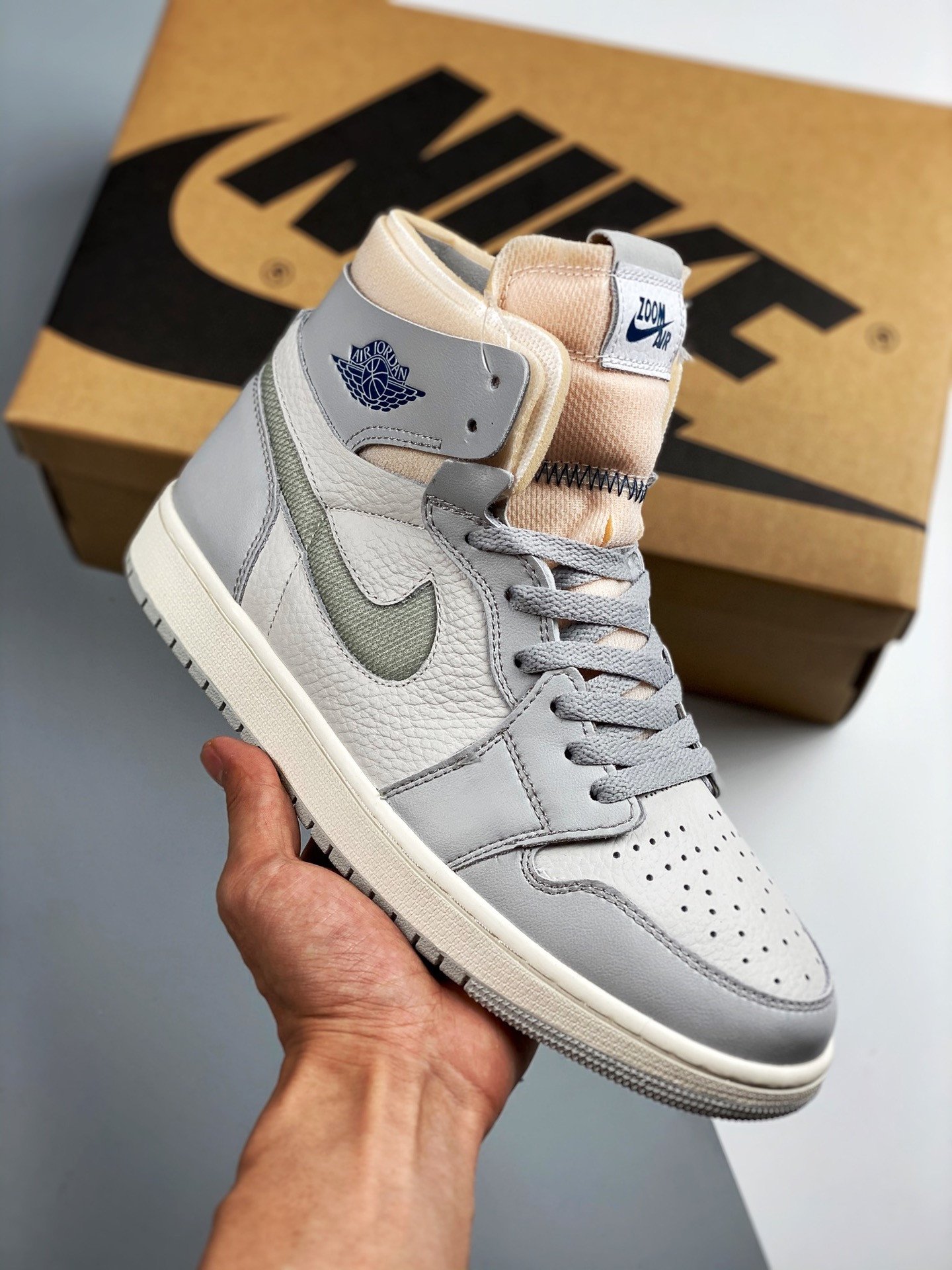 Air Jordan 1 Zoom CMFT 'London' Photon Dust/Light Smoke Grey-Grey Fog DH4268-001