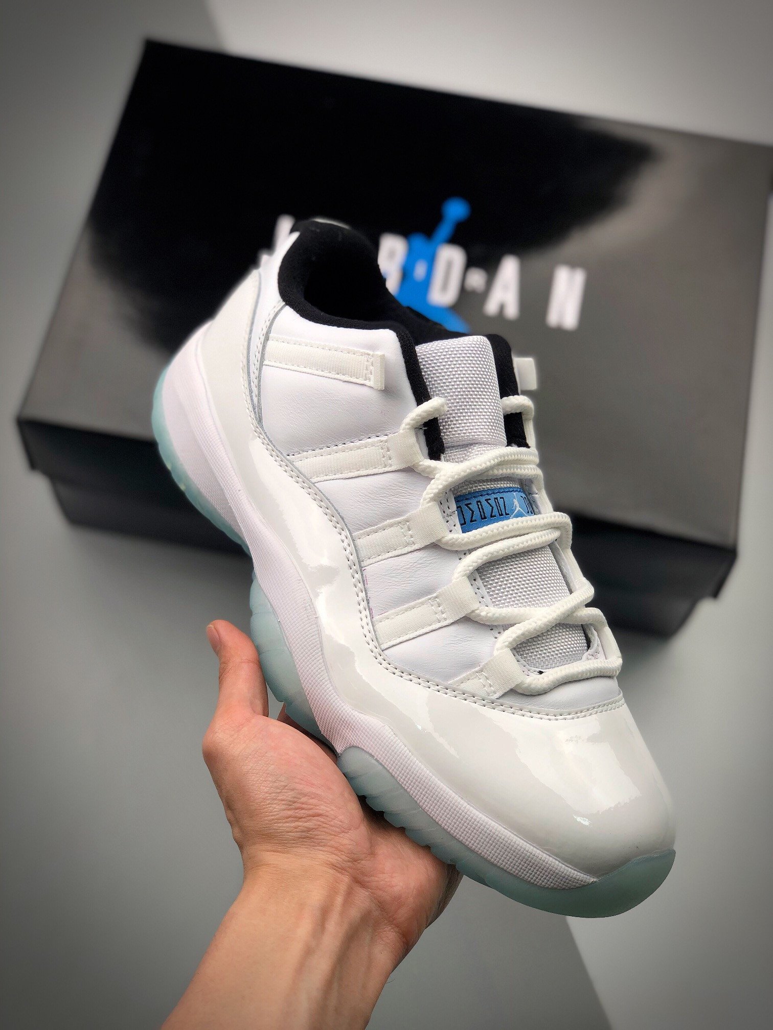 Air Jordan 11 Low Legend Blue AV2187-117