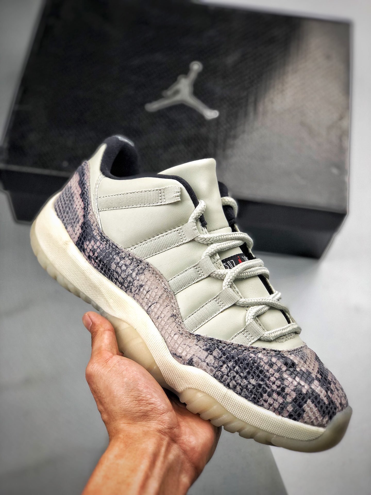 Air Jordan 11 Low SE "Snakeskin" Light Bone/University Red-Sail-Black CD6846-002