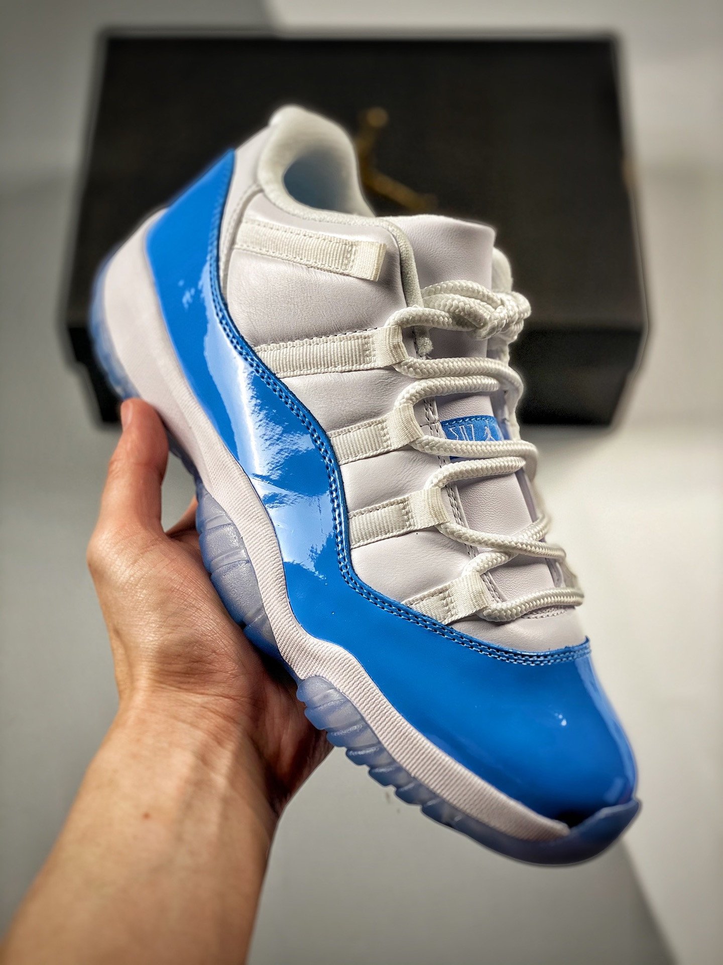 Air Jordan 11 Low UNC White/University Blue 528895-106