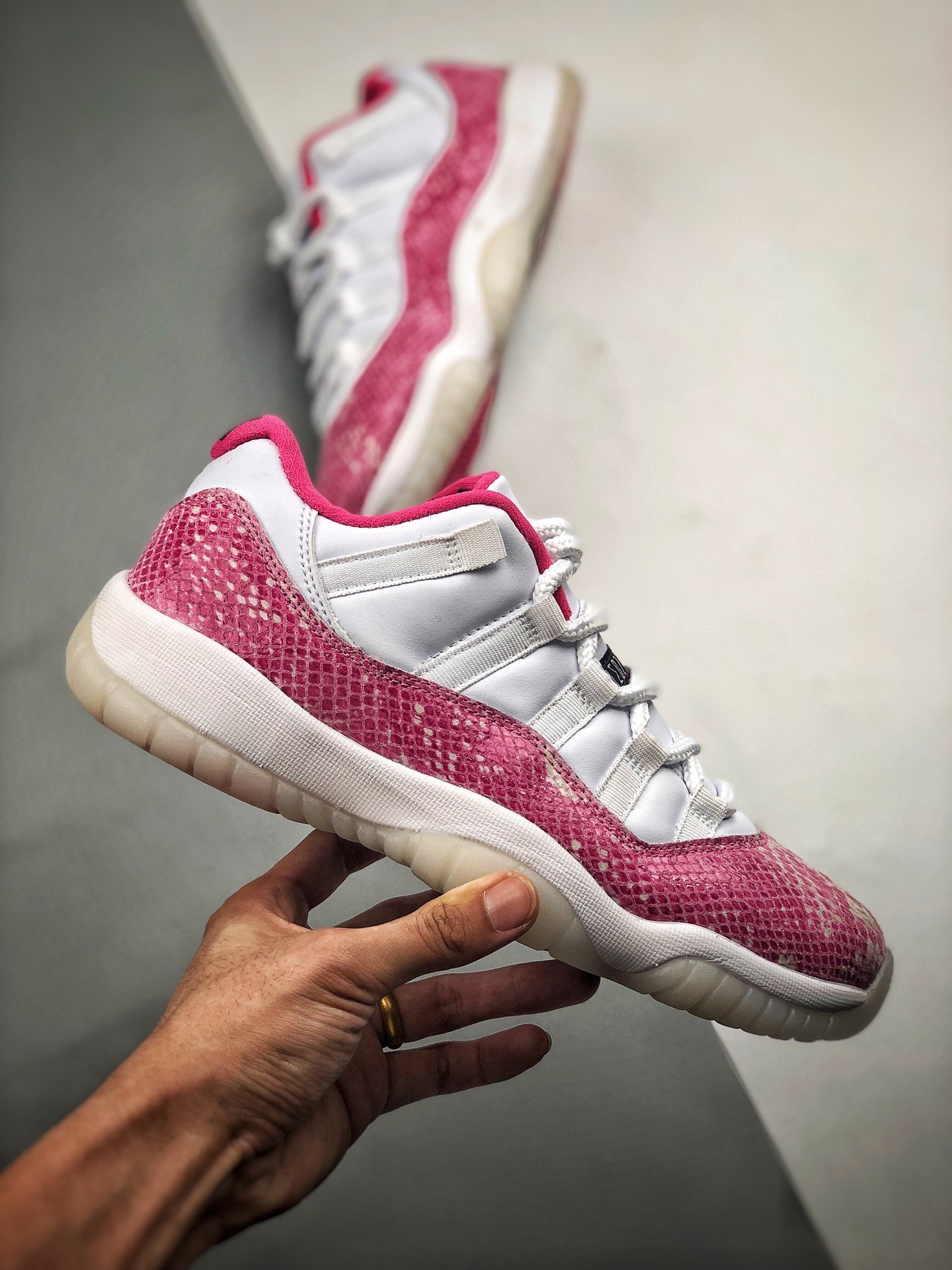 Air Jordan 11 Low WMNS Pink Snakeskin White/Watermelon-Black