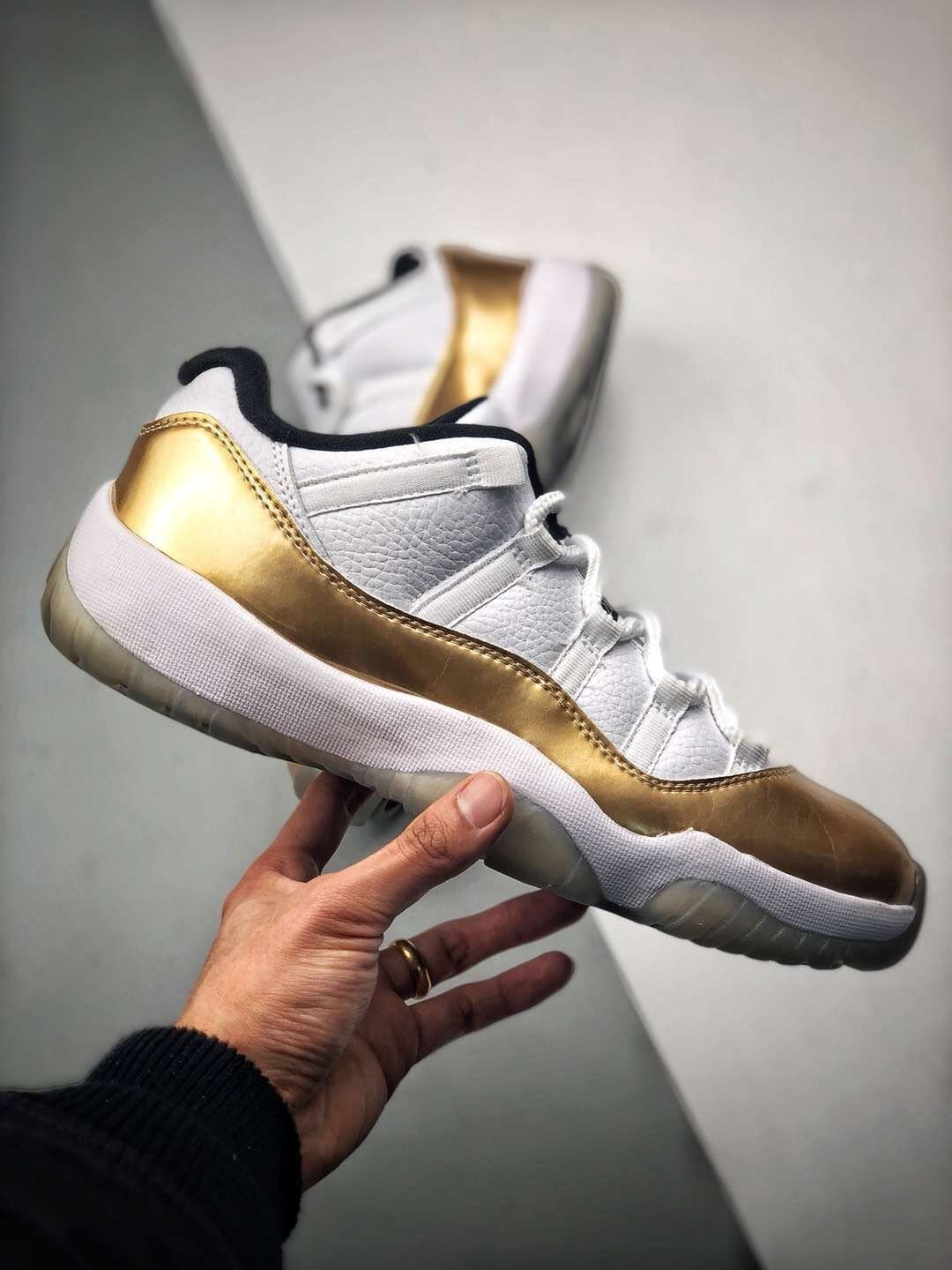 Air Jordan 11 Retro Low 'Closing Ceremony' 528895-103