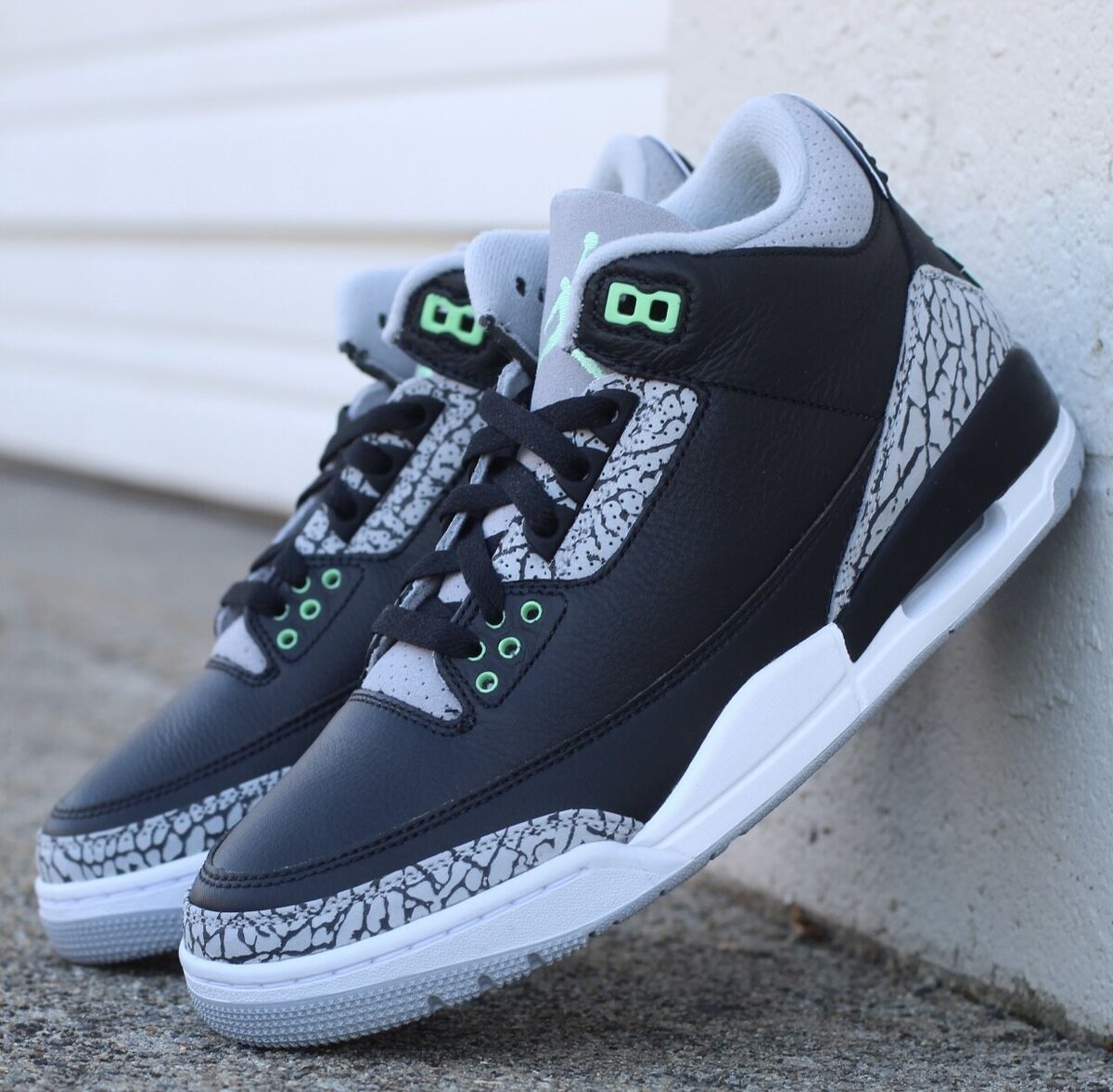 Air Jordan 3 Green Glow CT8532-031