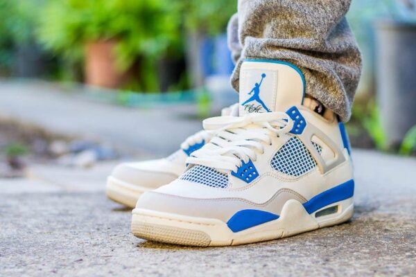 Air Jordan 4 Retro Military Blue 2012 - Image 3
