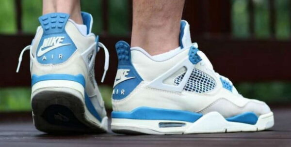 Air Jordan 4 Retro Military Blue 2012 - Image 2