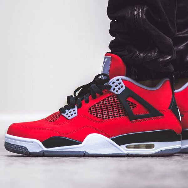 Air Jordan 4 Retro Toro Bravo PS - Image 3