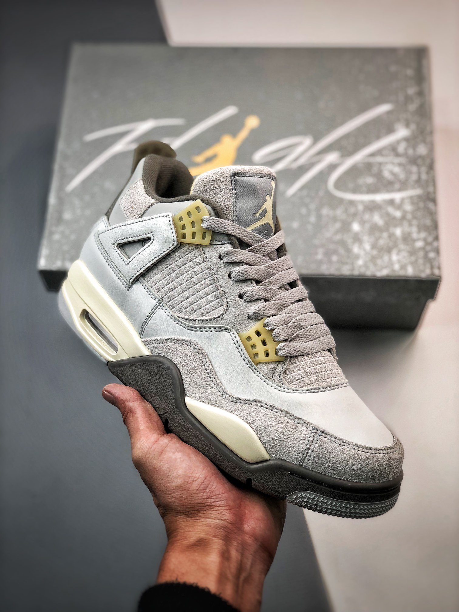 Air Jordan 4 SE Craft Photon Dust/Pale Vanilla-Off White-Grey DV3742-021
