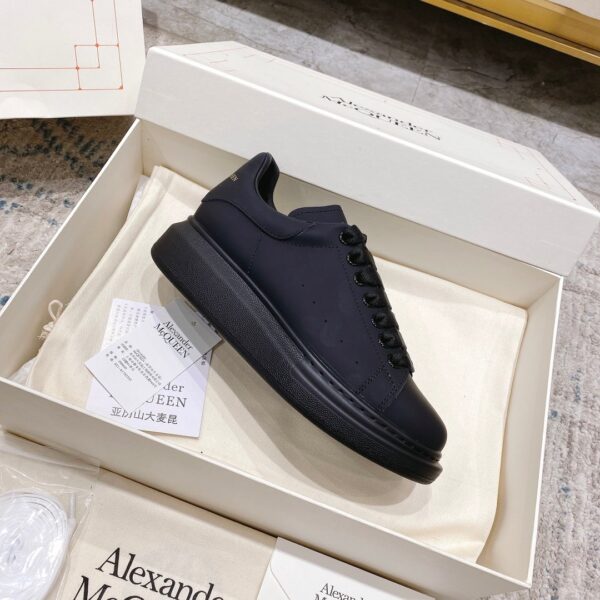 Alexander McQueen Oversized Sneaker in Black EU35 - EU45 - Image 4