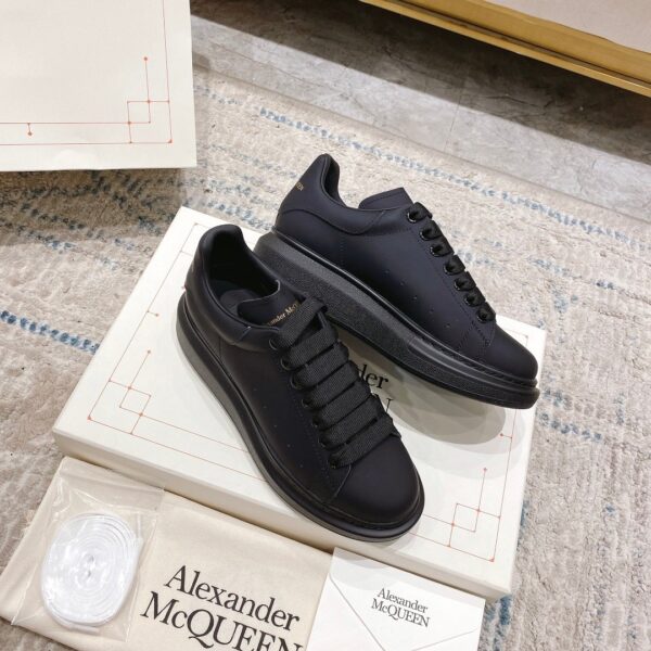 Alexander McQueen Oversized Sneaker in Black EU35 - EU45 - Image 3