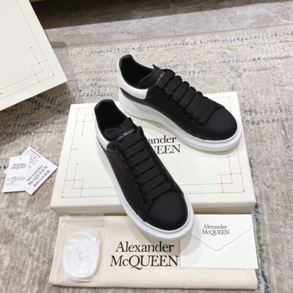 Alexander McQueen Oversized Sneaker in Black/white EU35 - EU45 - Image 2