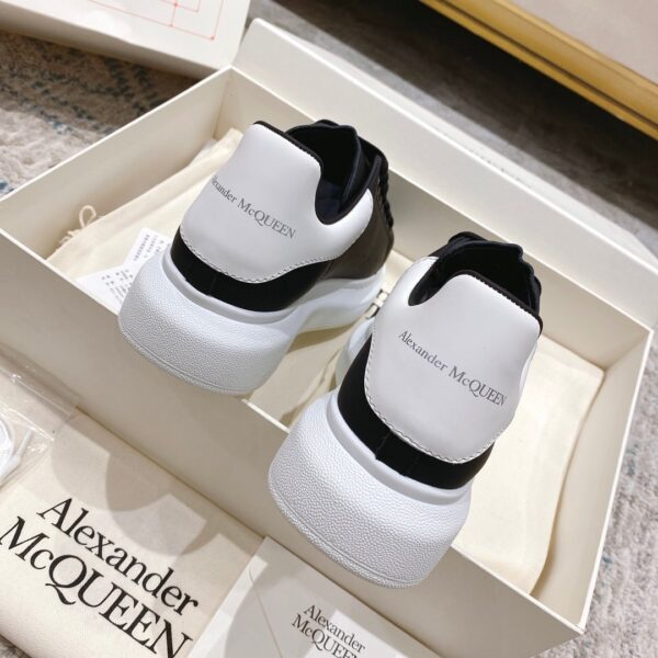 Alexander McQueen Oversized Sneaker in Black/white EU35 - EU45 - Image 8