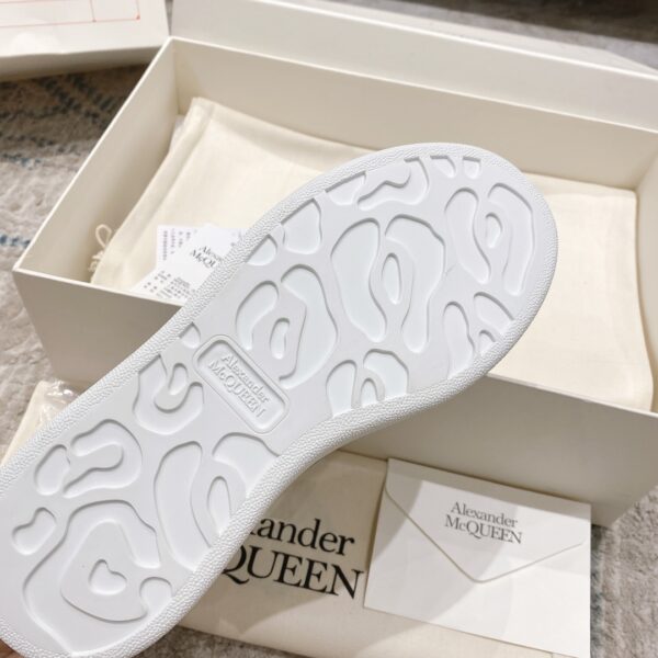 Alexander McQueen Oversized Sneaker in Black/white EU35 - EU45 - Image 7