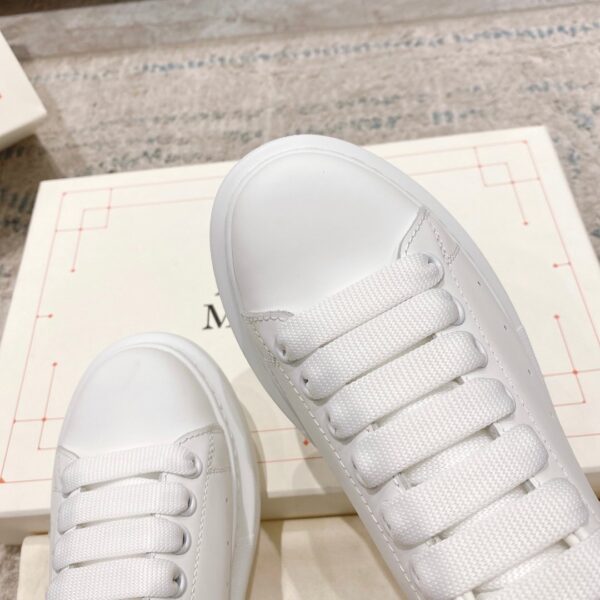 Alexander McQueen Oversized Sneaker in White EU35 - EU45 - Image 6
