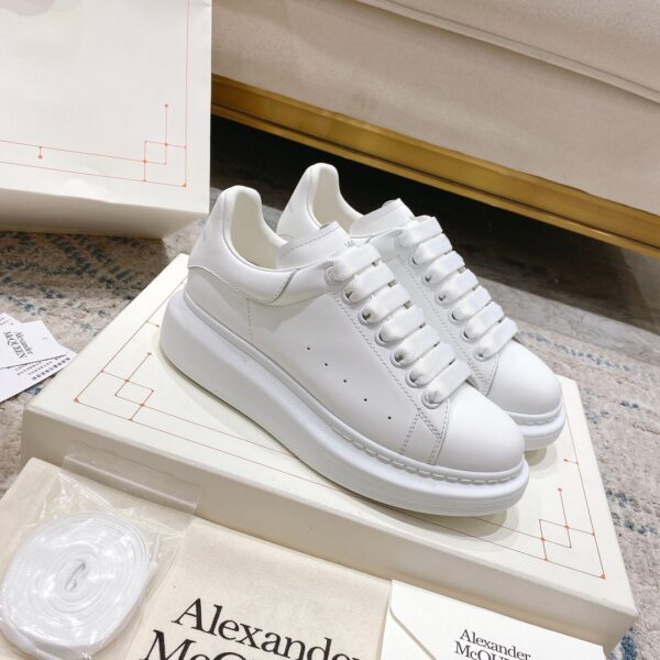 Alexander McQueen Oversized Sneaker in White EU35 - EU45