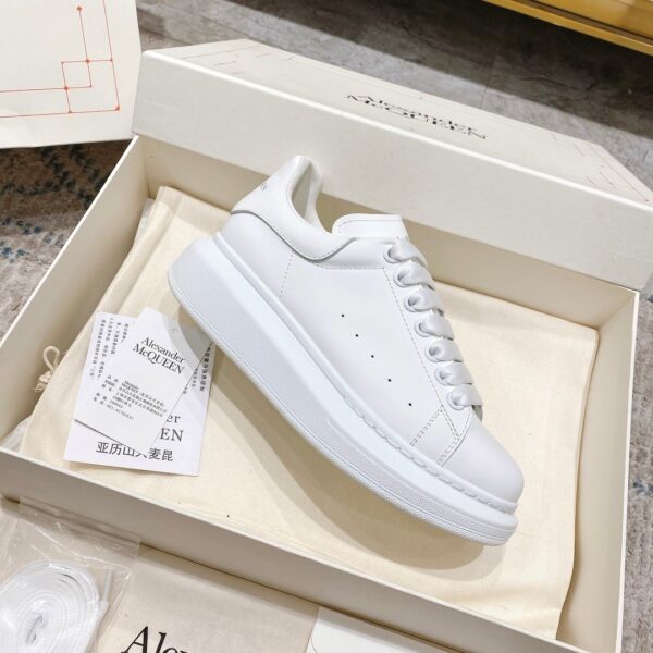 Alexander McQueen Oversized Sneaker in White EU35 - EU45 - Image 7