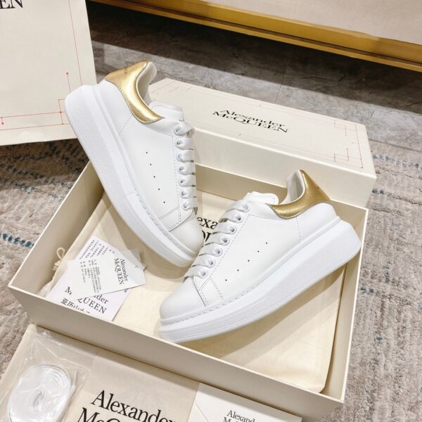 Alexander McQueen Oversized Sneaker in White/gold EU35 - EU45 - Image 4