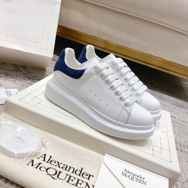 Alexander McQueen Oversized Sneaker in White/paris Blue EU35 - EU45