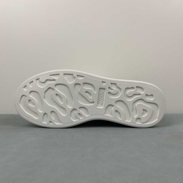 Alexander McQueen Oversized Sneaker Lake Blue - Image 10