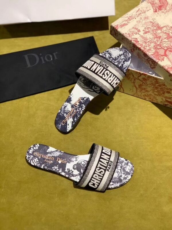 Christian Dior Dway Kaleidiorscopic Mule Sandals in Embroidered CottonSpring /Summer 2020 Collection, White /Black - Image 9