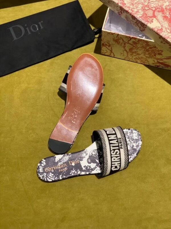 Christian Dior Dway Kaleidiorscopic Mule Sandals in Embroidered CottonSpring /Summer 2020 Collection, White /Black - Image 8