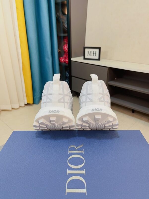 Dior B31 Runner Sneaker White And Gray EU 38 - EU 44 - Image 8