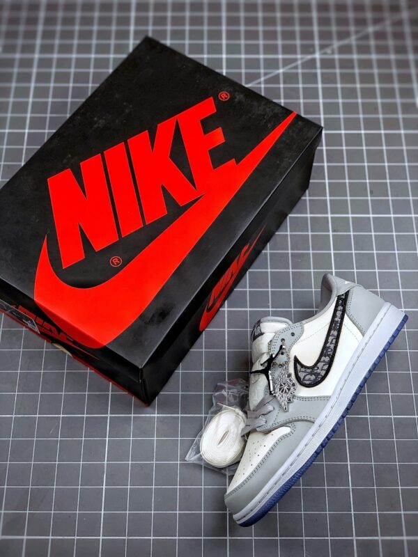 Dior x Air Jordan 1 Low Wolf Grey/Sail-Photon Dust-White CN8607-002 - Image 2