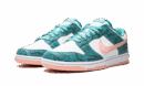 Dunk Low "Snakeskin Washed Teal Bleached Coral"