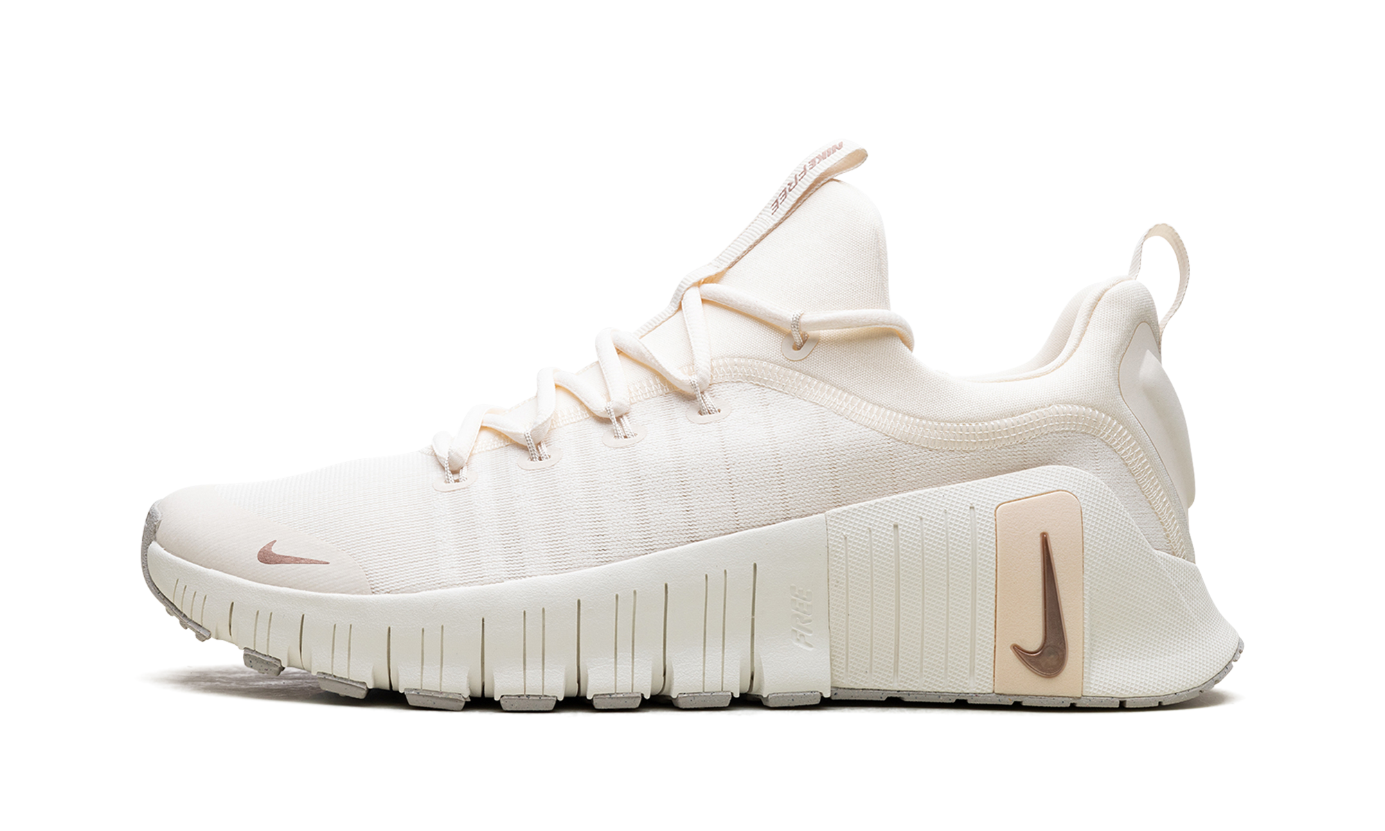 Free Metcon 6 WMNS "Pale Ivory / Guava Ice / Sail / Metallic Red Bronze"