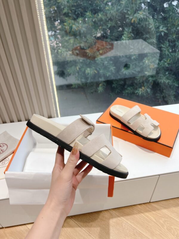 Hermes Beige Sandal - Image 4